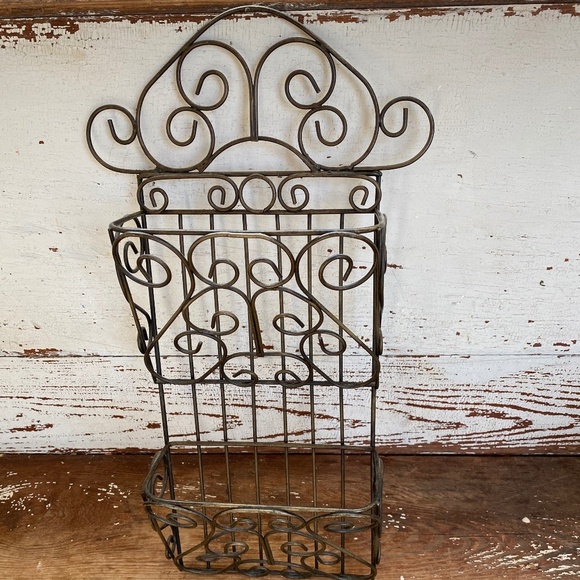 Vintage Ballards Scrolled Wall Mail Sorter - Picture 2 of 3